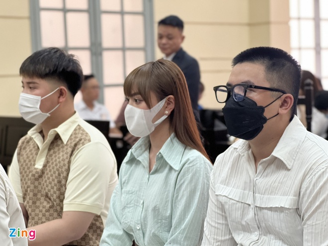 Các bị cáo tại tòa. Ảnh: Hoàng Dương.