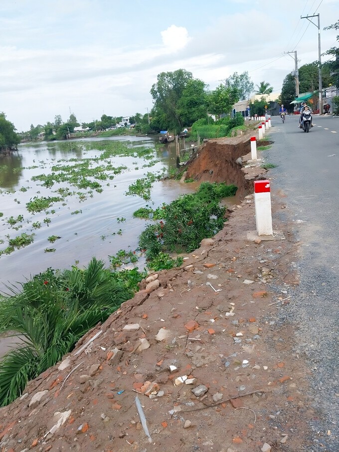 Ngày 12/6, xảy ra sự cố sạt lở bờ bắc kênh Rạch Giá - Long Xuyên, thuộc khu vực tổ 15, ấp Bình Khánh, xã Mỹ Khánh, ăn sâu vào đường liên xã Mỹ Khánh.