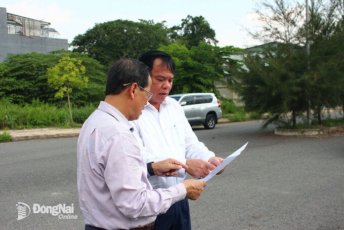 Phó chủ tịch UBND tỉnh Võ Tấn Đức kiểm tra thực tế khu đất làm nhà ở xã hội thuộc dự án Khu dân cư và tái định cư tại P.Phước Tân
