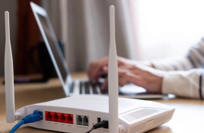 Người vi phạm pháp luật trên mạng có thể bị bắt cắt Internet. (Ảnh minh họa)