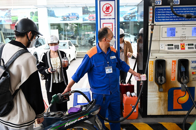 Giá xăng dầu tăng lần thứ hai liên tiếp.