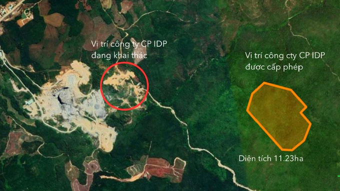 Vị trí khai thác khoáng sản đang diễn ra cách vị trí được cấp phép năm 2001 khoảng 1km?