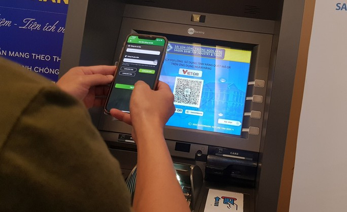 Từ 7-8, khách hàng của 8 ngân hàng có thể rút tiền ngoại mạng tại ATM qua quét mã VietQR, và phương thức rút tiền mặt này sẽ mở rộng thêm nhiều ngân hàng khác trong thời gian tới