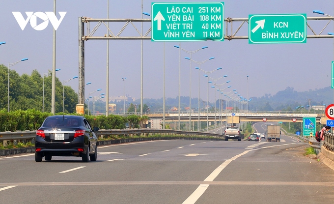 Cao tốc Nội Bài-Lào Cai có những đoạn cũng quy định xe chạy 60 km/h.