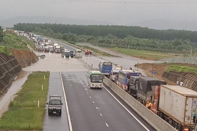 Phó Thủ tướng yêu cầu xử lý triệt để tình trạng ngập tại cao tốc Phan Thiết - Dầu Giây
