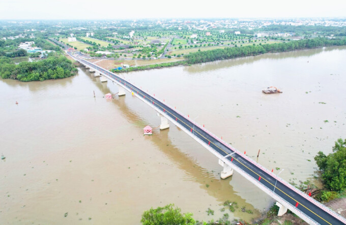 Cầu Cần Giuộc là công trình trọng điểm thực hiện Nghị quyết Đại hội Đảng bộ huyện lần thứ XII, nhiệm kỳ 2020-2025
