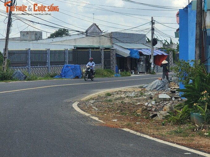 Dự án có tổng mức đầu tư gần 80 tỷ đồng nhưng nhìn không khác gì tấm 'áo vá'