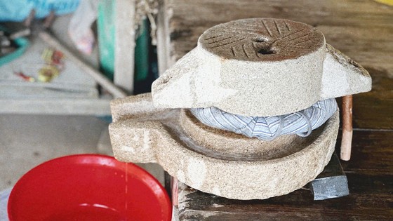 Cối đá xay bột. Ảnh: ĐỖ TÌNH