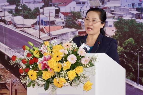 Chủ tịch HĐND TPHCM Nguyễn Thị Lệ cảm ơn người dân đã hy sinh một phần lợi ích vì sự nghiệp phát triển của địa phương. Ảnh: HOÀNG HÙNG