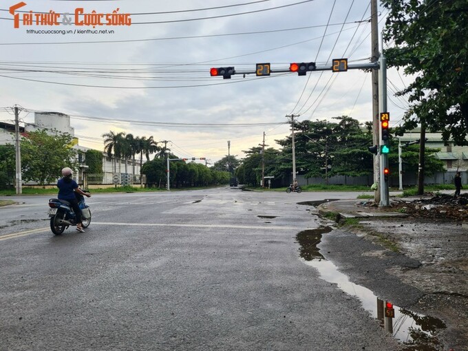 Trụ đèn tín hiệu giao thông tại nút giao đường 5&9 KCN Biên Hòa 1 có giá gần 1 tỷ đồng
