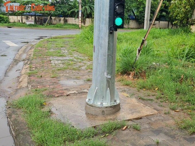 Gói thầu do công ty TNHH Tân Hóa An thực hiện, công ty này trúng thầu theo hình thức chỉ định thầu rút gọn