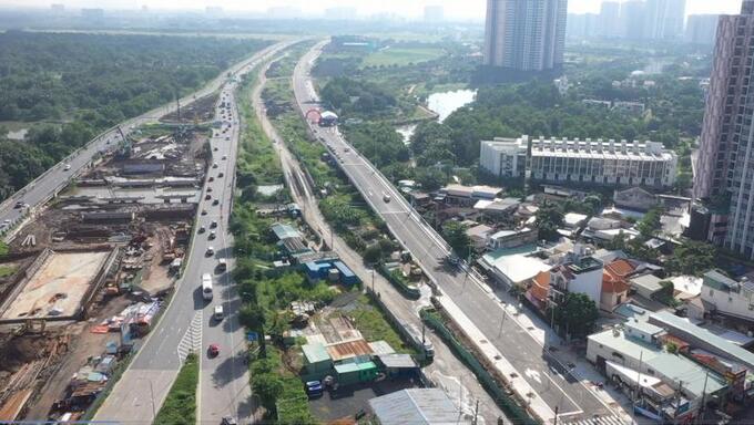 Toàn cảnh đường song hành cao tốc TP.HCm - Long Thành - Dầu Giây (bên phải) nhìn từ trên cao. (Ảnh: Internet)