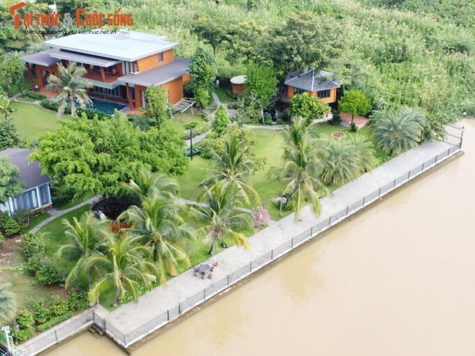 Đặc biệt, với lợi thế có mặt giáp sông nên khu vực này cũng được thiết kế trở thành khu sân vườn với cây xanh và mặt bằng có thể phục vụ cho nhiều mục đích vui chơi, thư giãn, tụ họp, bờ kè chắc chắn có thể làm nơi thưởng trà, thư giãn…