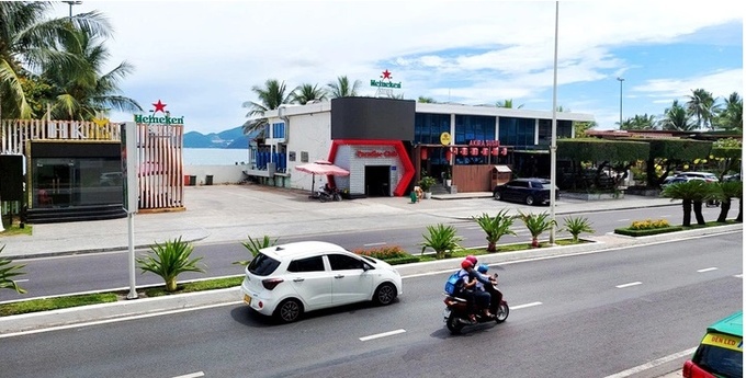 Khu du lịch Bốn Mùa Nha Trang bao gồm các nhà hàng nổi E-Land Four Seasons và vũ trường Paradise Club ngầm dưới mặt tầng tại bãi biển Nha Trang (Khánh Hòa) - Ảnh: PHAN SÔNG NGÂN