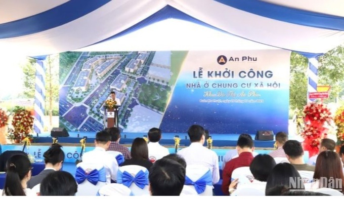 Ông Nguyễn Quốc Trường, Chủ tịch Hội đồng quản trị Công ty cổ phần Đầu tư-Phát triển Đô thị Ân Phú thông tin về dự án tại lễ khởi công.