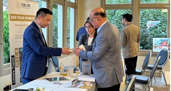 Doanh nghiệp dịch vụ du lịch của 2 nước gặp gỡ, kết nối trực tiếp tại sự kiện. Ảnh: BTC