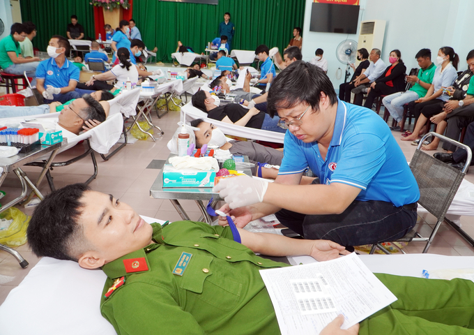 Chương trình hiến máu thu hút đông đảo cán bộ, chiến sĩ, người dân trên địa bàn TP. Bà Rịa.