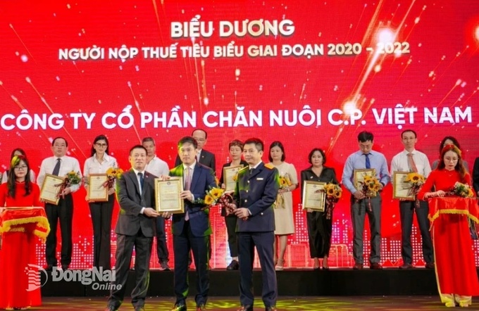 Lãnh đạo Công ty CP Chăn nuôi C.P. Việt Nam tại lễ biểu dương
