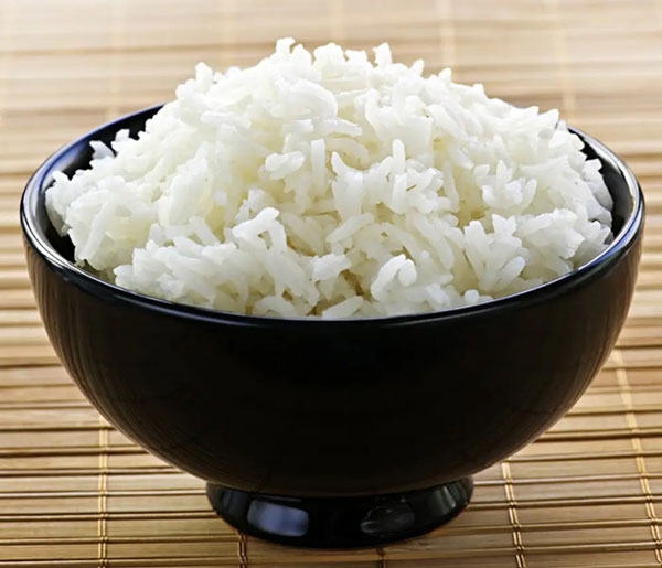Ăn cơm buổi sáng cung cấp nhiều năng lượng cho ngày mới.