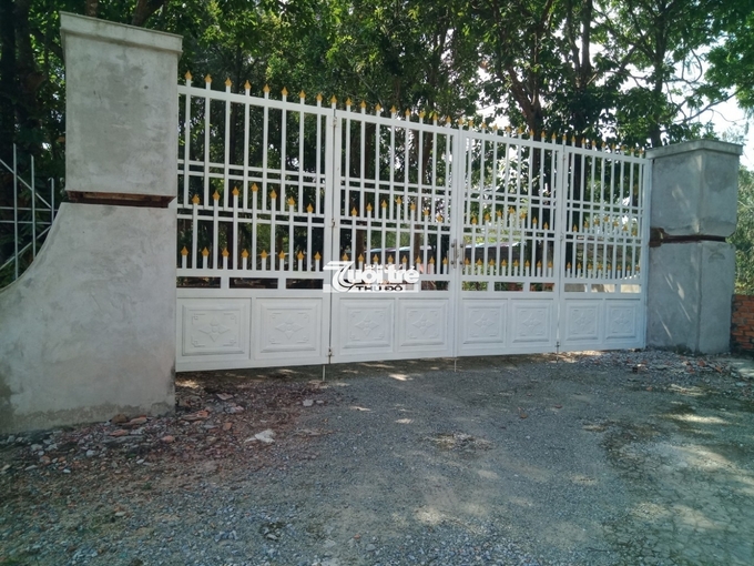 Diện tích đất của bà Sáu bị Đông cho người vào xây dựng và cấm bà không được vào.