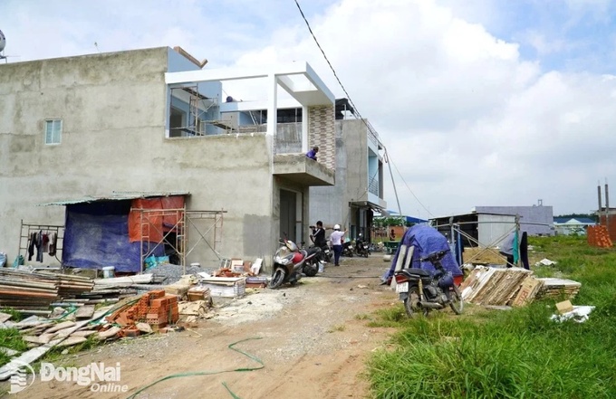 Người dân xây dựng nhà ở tại Dự án tái định cư Lộc An - Bình Sơn (H.Long Thành). Ảnh minh họa CTV