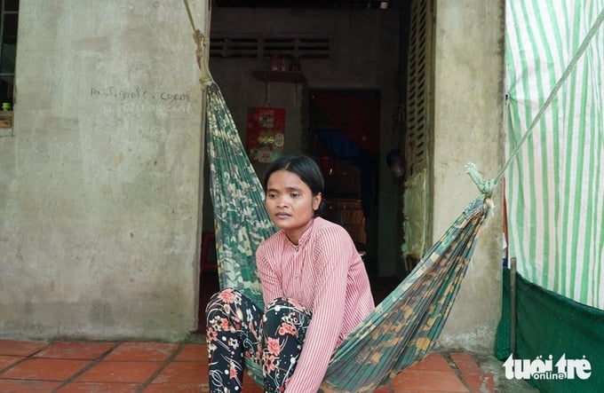 Vừa trải qua nỗi đau mất con, nay chị Lál xót xa vì người chồng