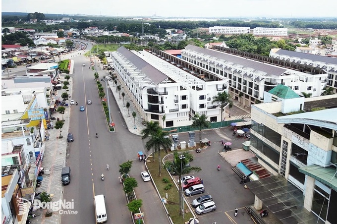 Long Khánh đang trên đường trở thành đô thị loại II hiện đại của tỉnh. Trong ảnh: Một góc TP.Long Khánh. Ảnh: V.Gia