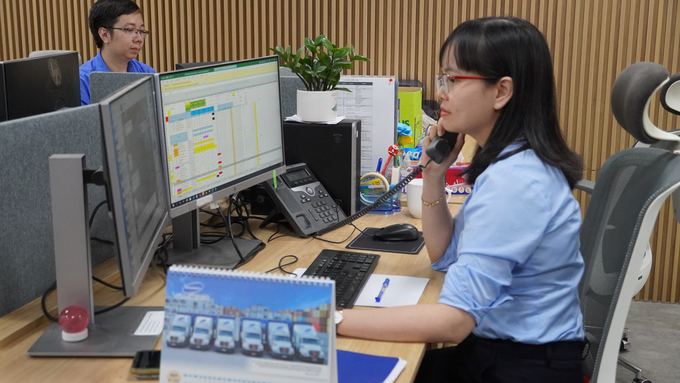 Để phát triển cảng xanh, cần xây dựng nguồn nhân lực tương xứng. Trong ảnh: Nhân viên làm việc tại Cảng Gemalink.