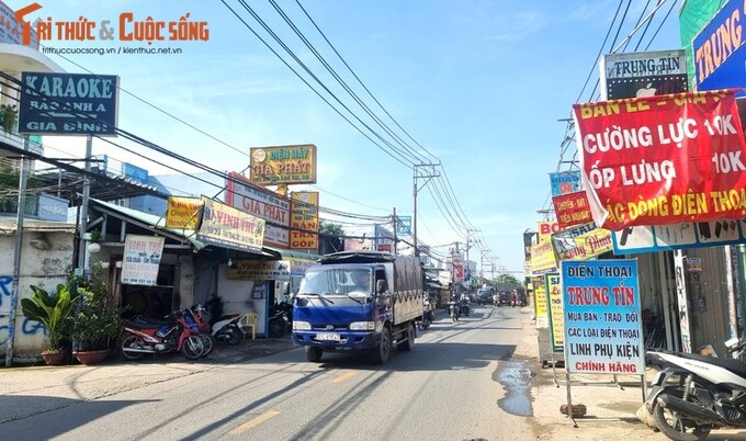 Một tuyến đường trên xã Vĩnh Lộc A, huyện Bình Chánh, TP.HCM. Ảnh: Xuân Khánh