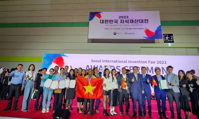 Đoàn Việt Nam tham dự triển lãm và hội thi sáng tạo Khoa học - Công nghệ tại Hàn Quốc.
