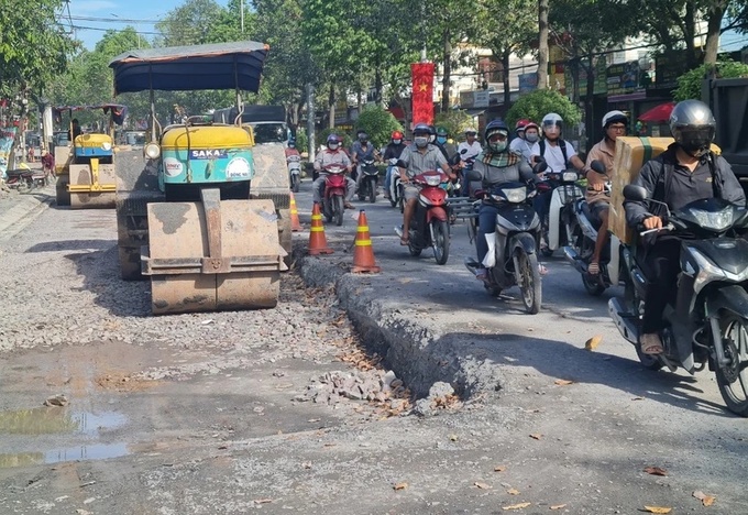 Công trình không hề có rào chắn để đảm bảo an toàn cho người tham gia giao thông.