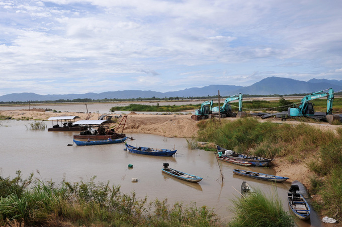 Khu vực khai thác cát của Công ty TNHH Thương mại và đầu tư Phú Hòa. Ảnh: ANH NGỌC