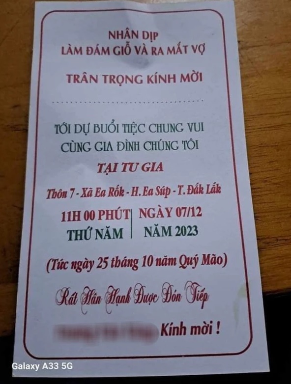 Tấm thiệp mời xôn xao cộng đồng mạng