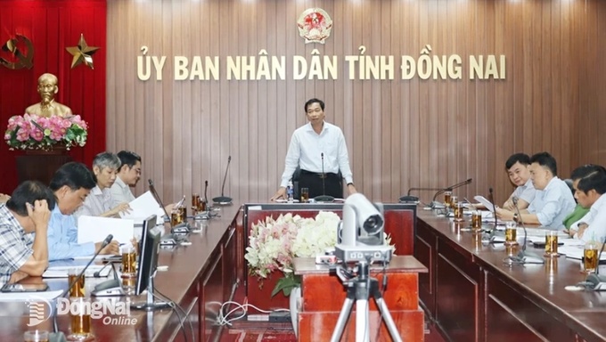 Phó chủ tịch UBND tỉnh Võ Văn Phi phát biểu tại buổi họp