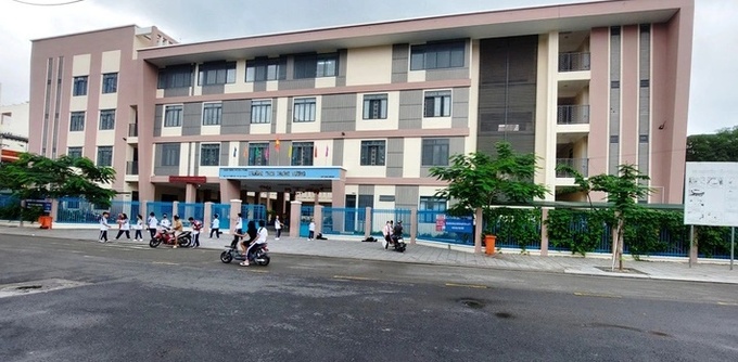 Học sinh Trường THCS Trưng Vương, TP Nha Trang (vừa được xây dựng lại mới) cùng học sinh toàn tỉnh Khánh Hòa sẽ được tỉnh hỗ trợ đóng 5 tháng học phí năm học mới - Ảnh: PHAN SÔNG NGÂN