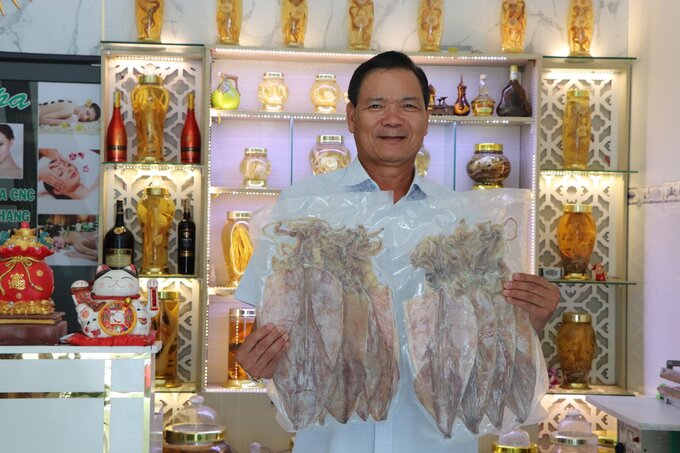 Ông Nguyễn Trính, Giám đốc HTX Dịch vụ-Khai thác thủy sản Quyết Thắng cho biết, năm 2024, HTX tiếp tục đăng ký 4 sao với các sản phẩm mực khô, mực 1 nắng.