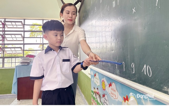 Học sinh Trường tiểu học Phú Hữu (H.Nhơn Trạch) trong giờ học