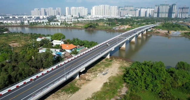 TP Thủ Đức vừa khánh thành cầu Long Đại sau nhiều năm chậm trễ vì vướng mắc trong bồi thường giải phóng mặt bằng.
