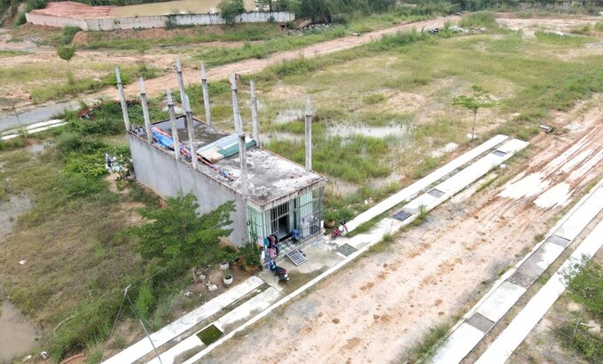 Vướng vào kiện tụng khiến cho căn nhà của ông Nam vẫn còn dang dở. Ảnh: Lê Xuân Thọ