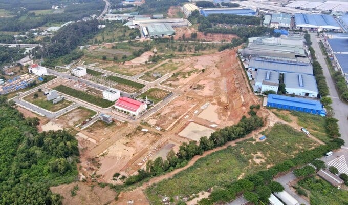 Dự án Green Valley City vẫn đang còn thi công các hạng mục hạ tầng. (Ảnh: Lê Xuân Thọ)