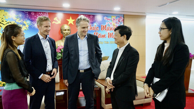Chủ tịch UBND tỉnh Võ Văn Minh tiếp đoàn công tác Tập đoàn LEGO