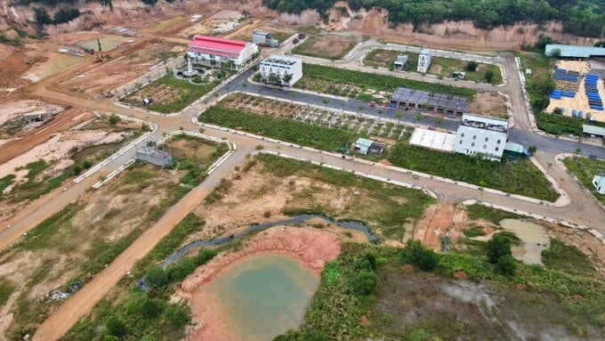 Từ trên cao cho thấy dự án còn nhiều nham nhở - ảnh chụp ngày 23/10/2023. (Ảnh: Lê Xuân Thọ)