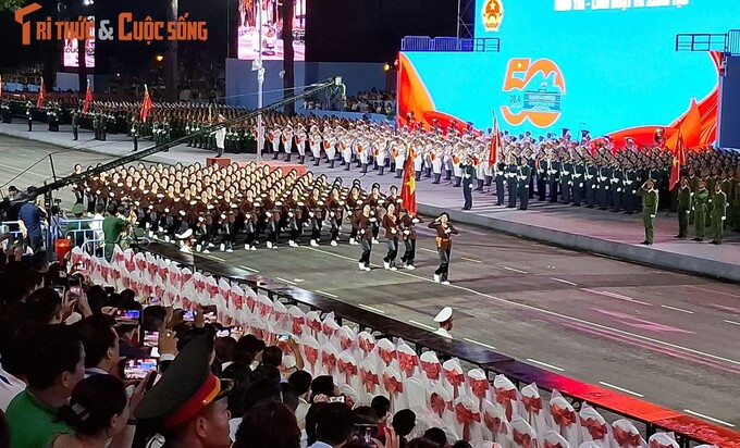 Sau buổi sơ duyệt tối nay, dự kiến sáng 27/4 sẽ diễn ra buổi tổng duyệt cấp Nhà nước, trước khi diễn ra chương trình Lễ kỷ niệm chính thức vào sáng ngày 30/4.