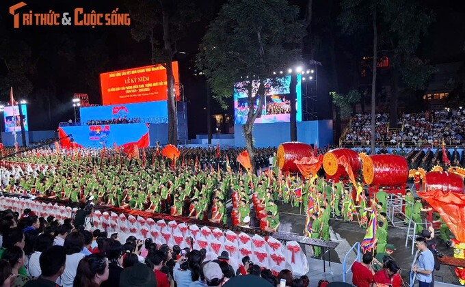 Đồng diễn trống hội