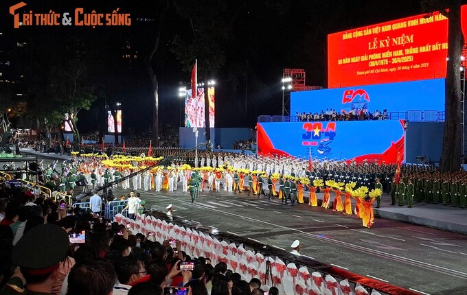 Biểu diễn văn nghệ chào mừng