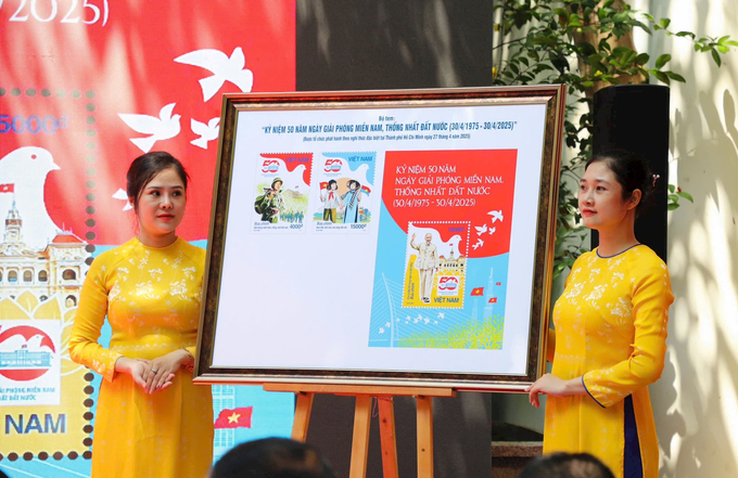 Hình ảnh cánh chim bồ câu hiện diện trên cả hai mẫu tem và blốc thể hiện khát vọng hòa bình của dân tộc