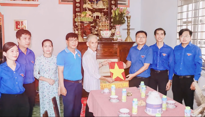 Tuổi trẻ TPHCM tri ân gia đình có công với cách mạng