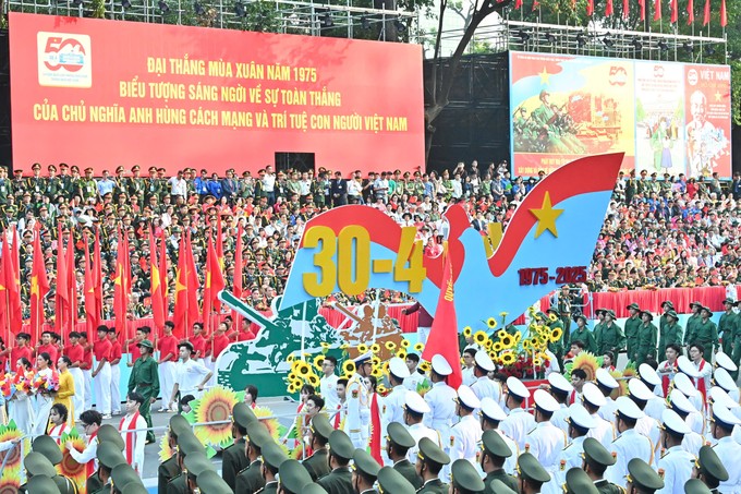Lễ kỷ niệm 50 năm Ngày Giải phóng miền Nam, thống nhất đất nước. Ảnh: VIỆT DŨNG - HOÀNG HÙNG - DŨNG PHƯƠNG - VĂN MINH
