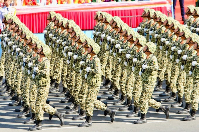 Khối Chiến sĩ Đặc công trong buổi lễ diễu binh, diễu hành kỷ niệm 50 năm Ngày Giải phóng miền Nam, thống nhất đất nước.