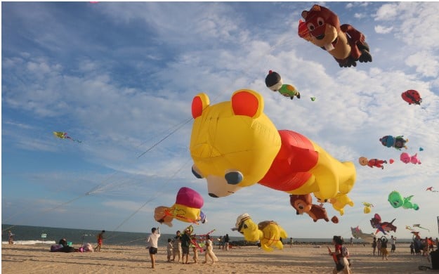 Sắc màu diều rực rỡ trên biển Phan Thiết, du lịch Bình Thuận “cháy phòng” dịp lễ